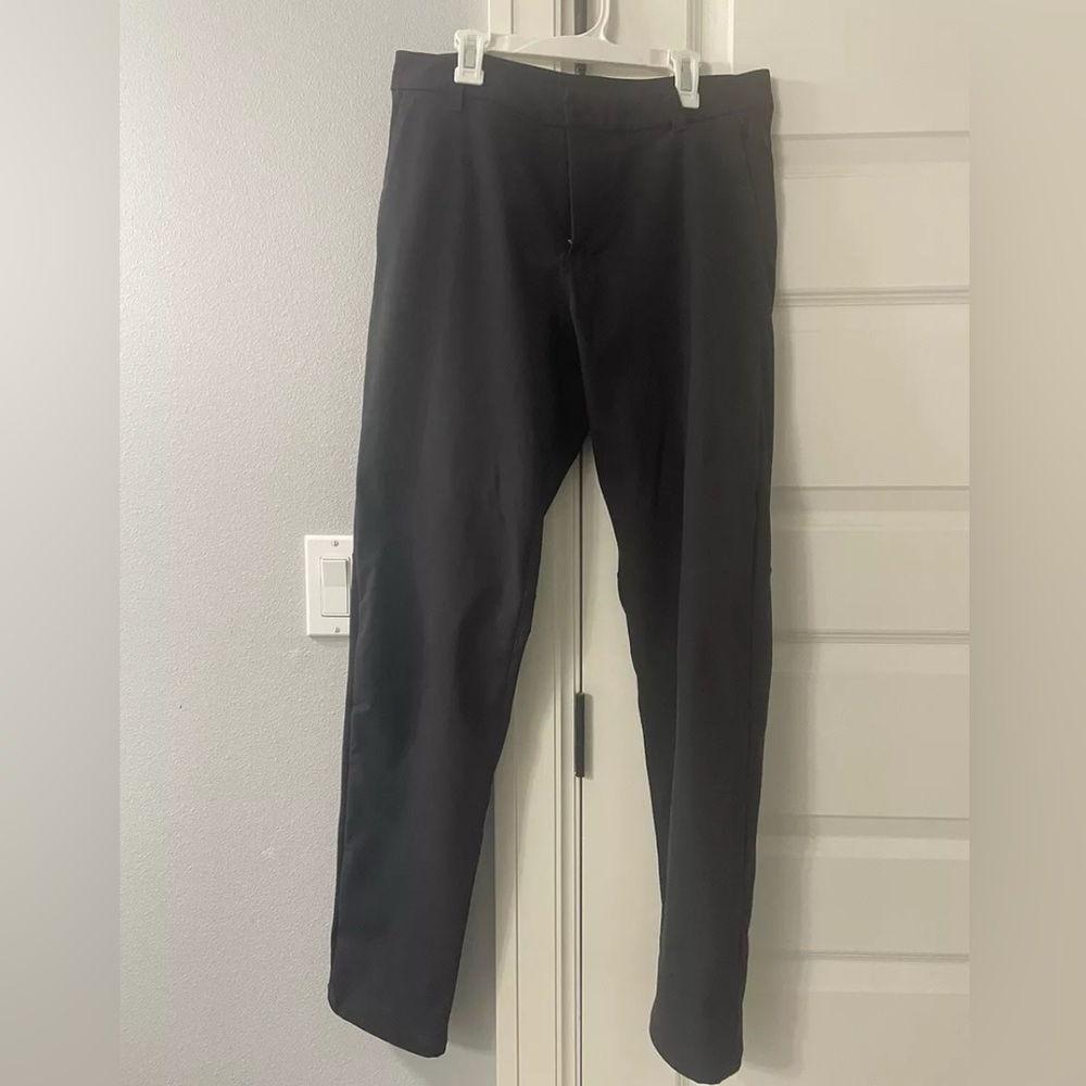 Lululemon Men’s Black Pants Size SMALL/28 Preowned good condition.